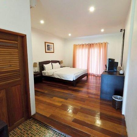 Tree House Hotel Sisaket Exterior photo