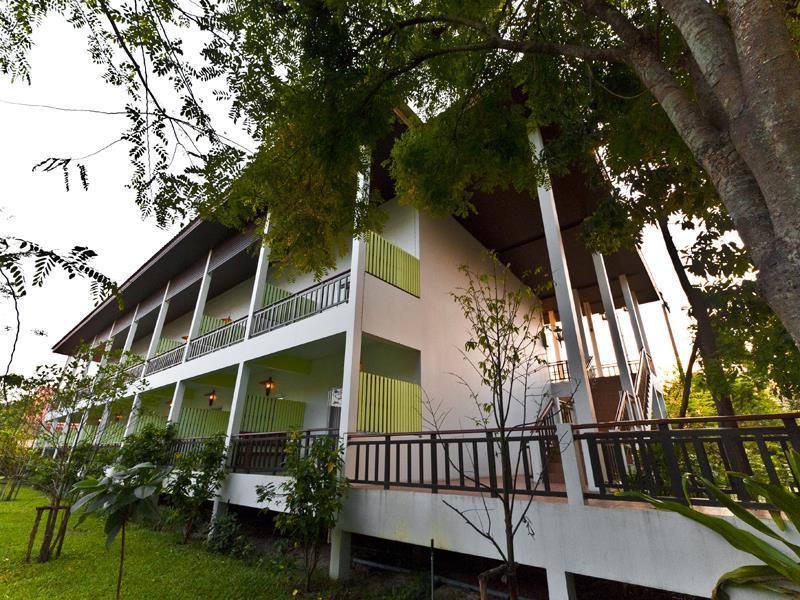 Tree House Hotel Sisaket Exterior photo
