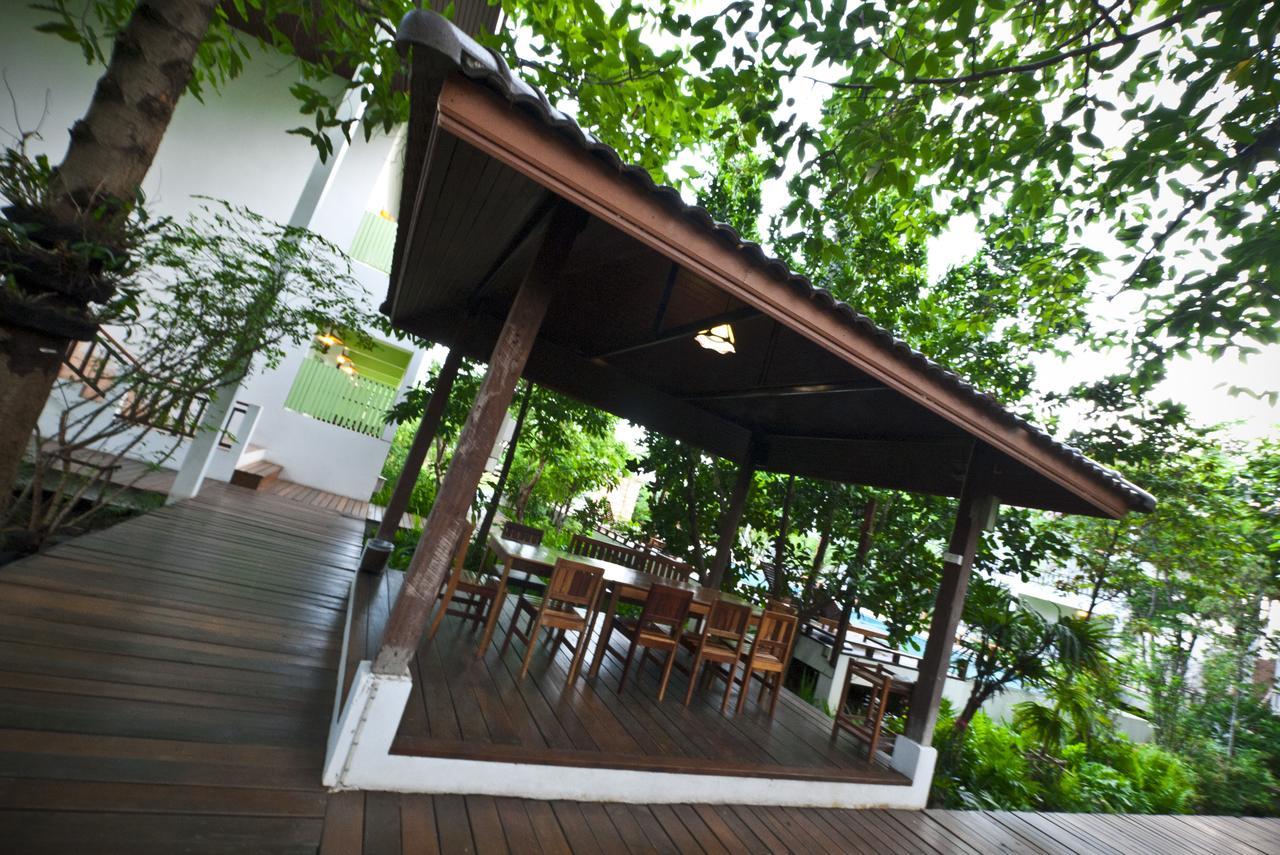 Tree House Hotel Sisaket Exterior photo