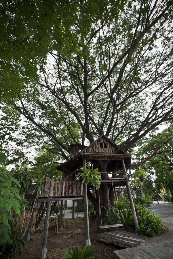 Tree House Hotel Sisaket Exterior photo